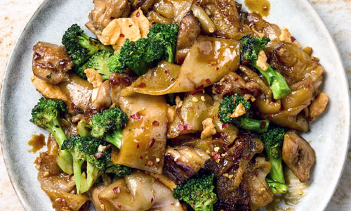 Hot Pad See Ew noodles with vegetables