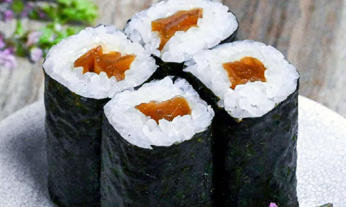 Sliced Kanpyo Maki sushi rolls